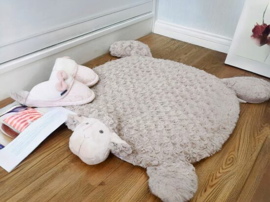 Tapis de jeu nordique en coton doux pour bébé. Bonne qualité et à la mode dans une maison.