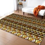 tapis africain motif ethnique devant un canapé blanc