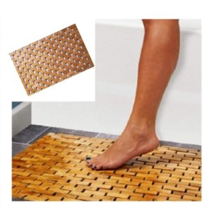 Tapis de douche en bois avec pied de femme