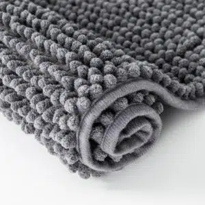 tapis chenille gris enroulé
