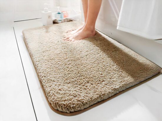 Tapis de bain extra moelleux. Bonne qualité et très tendance pour une chambre