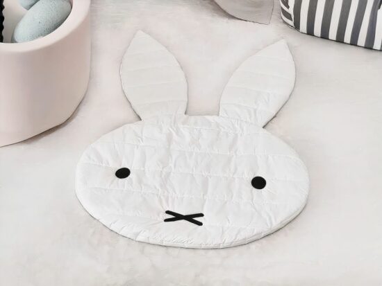 Tapis pour bébé en forme de tête de lapin blanc