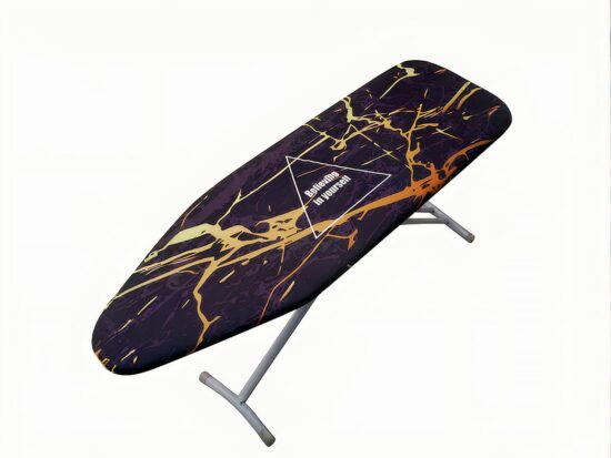 Tapis de planche à repasser imprimée coloré. Bonne qualité, très pratique et à la mode