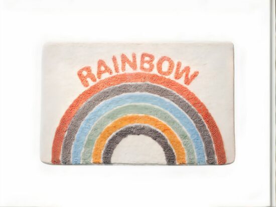 Tapis blanc avec un arc en ciel et une inscription rainbow