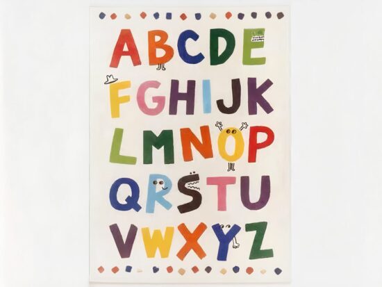 Tapis de sol pour enfants avec lettres colorés sur fond blanc