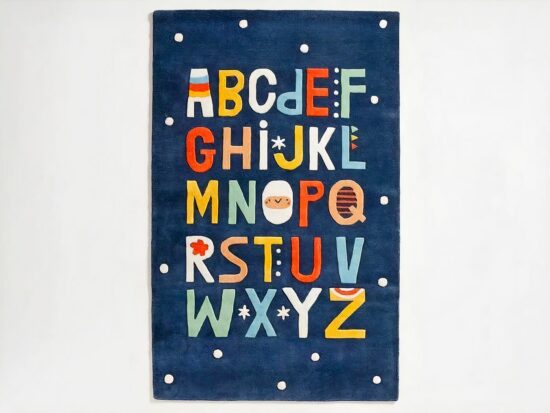 Tapis de sol pour enfants avec lettres colorés sur fond bleu