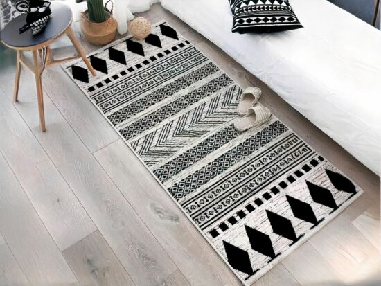 Tapis géométrique style nordique a coté d'un lit