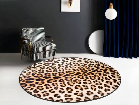 Tapis leopard rond anti derrapant avec canapé et lumiére