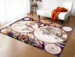 Tapis mappemonde avec anciennes civilisations dans un sallon avec canapé gris
