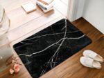 Tapis marbre noir et blanc dans une entrée
