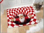 Tapis noël pere noël 3D devant une porte blanche