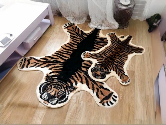 Tapis pour enfant imitation peau de tigre en grand et petit format