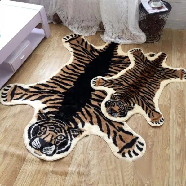 Tapis pour enfant imitation peau de tigre en grand et petit format