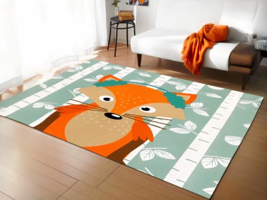 Tapis renard forêt verte dans un sallon avec canapé blanc