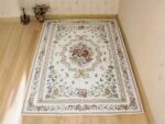 Tapis vintage floral dans une chambre