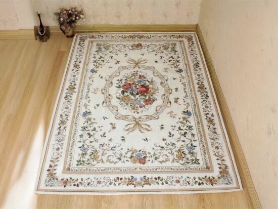 Tapis vintage floral dans une chambre