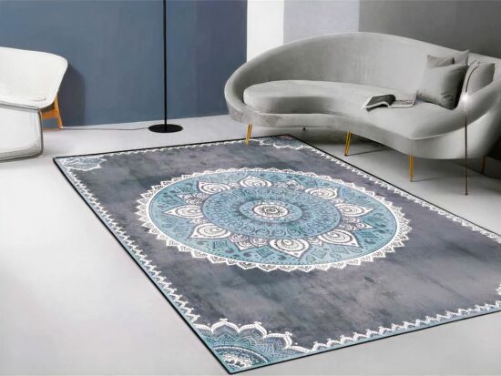 Tapis vintage mandala bleu dans un sallon et avec un canapé