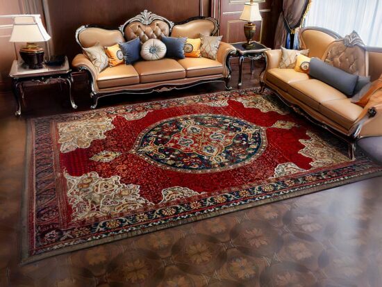 Tapis vintage rouge oriental avec canapé jaunes dans un grand sallon arabe