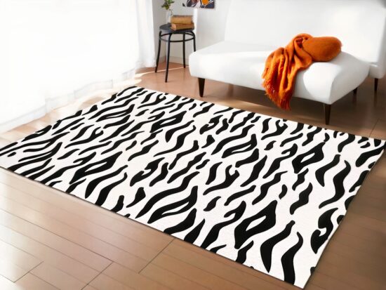 Tapis zèbre decoratif dans un sallon devant un canapé blanc