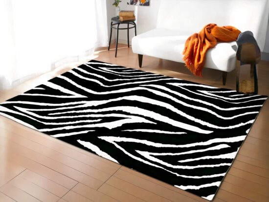 Tapis zèbre motif exotique dans un sallon devant un canapé blanc
